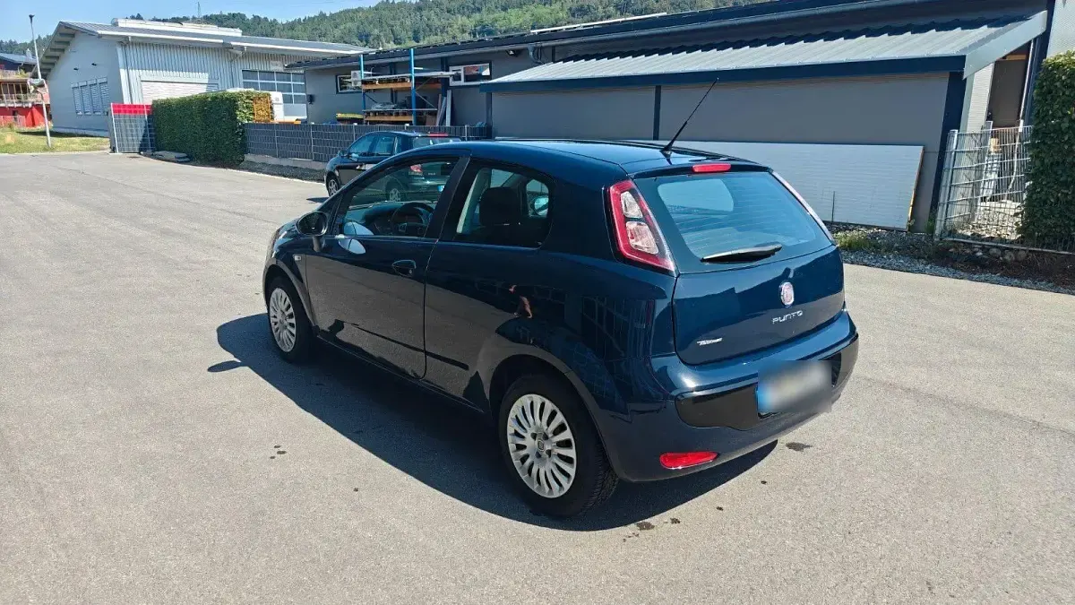 Gebraucht Fiat Grande Punto 69 PS (50 kW) 2011 Blau Kleinwagen