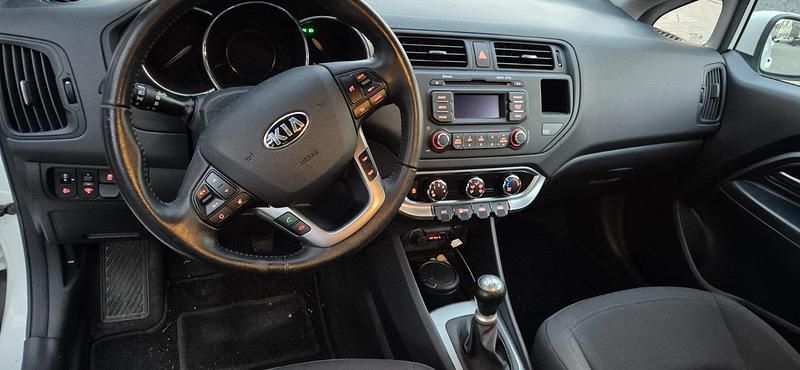 Weiß Gebraucht 2013 Kia Rio Kleinwagen | 4.000 € (Fairer Preis) - Bild 1/4