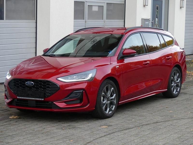 Rot Gebraucht 2025 Ford Focus ST-Line X Limousine | 25.990 € (Fairer Preis) - Bild 1/4