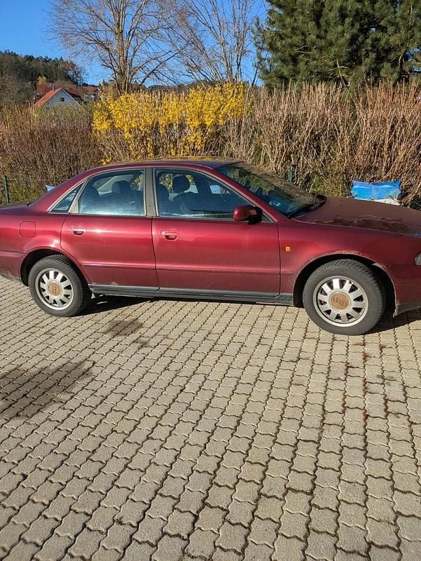 Second-hand Audi A4 125 CP (91 kW) 1998 Roșu Berlinǎ