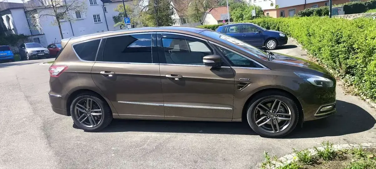 Gebraucht Ford S-MAX Vignale 179 PS (131 kW) 2017 Braun Van / Kleinbus