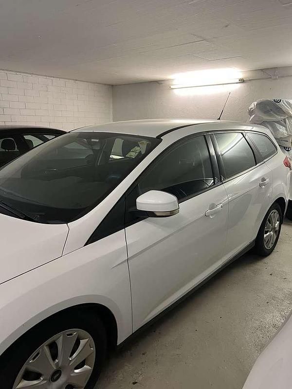 Gebraucht Ford Focus Trend 116 PS (85 kW) 2011 Weiß Kombi