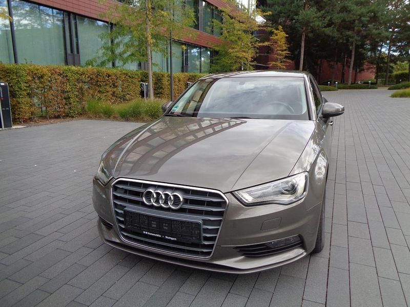 Grau Gebraucht 2016 Audi A3 Sport Limousine | 15.690 € (Fairer Preis) - Bild 1/4