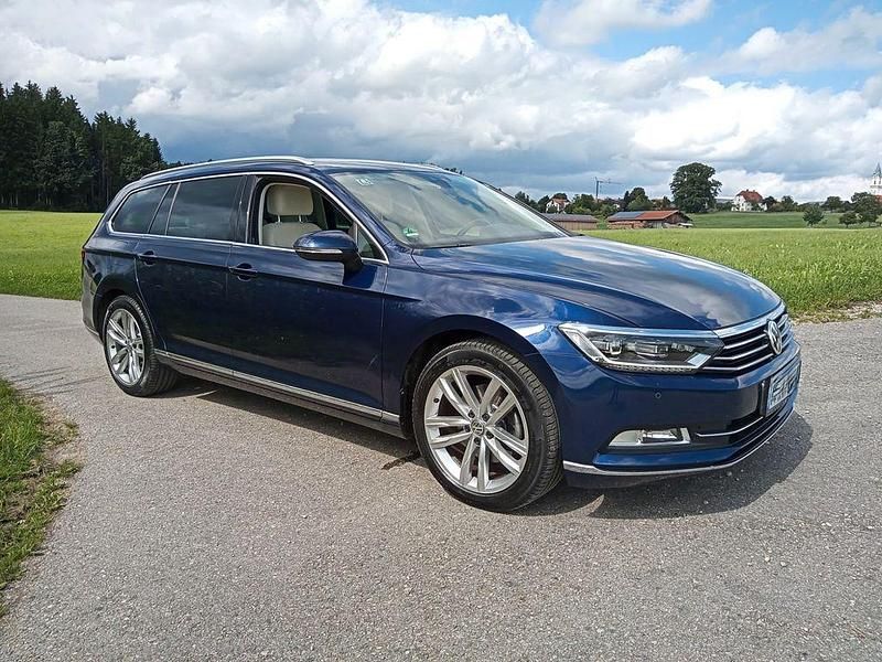 Blau Gebraucht 2019 VW Passat Kombi | 22.900 € (Teuer) - Bild 1/4