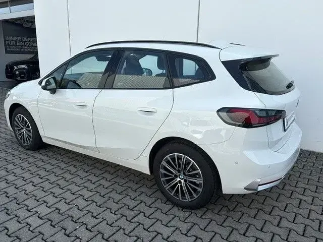 Gebraucht BMW 220 Active Tourer Luxury Line 170 PS (125 kW) 2025 Weiss Van / Kleinbus