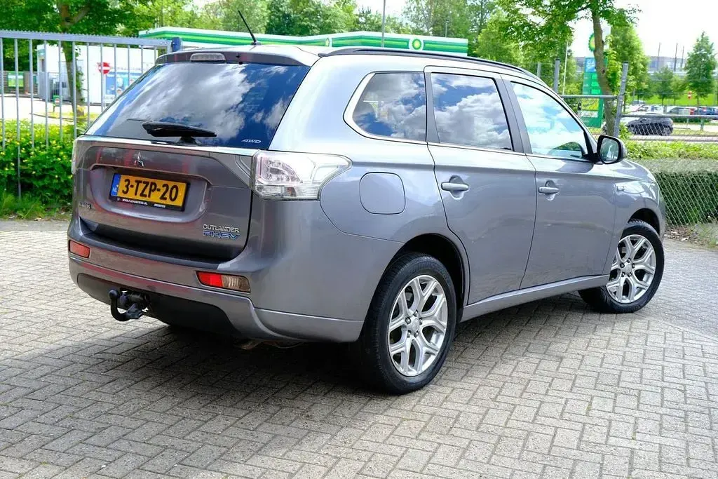 Gebraucht Mitsubishi Outlander P-HEV Edition 121 PS (88 kW) 2014 Grau SUV