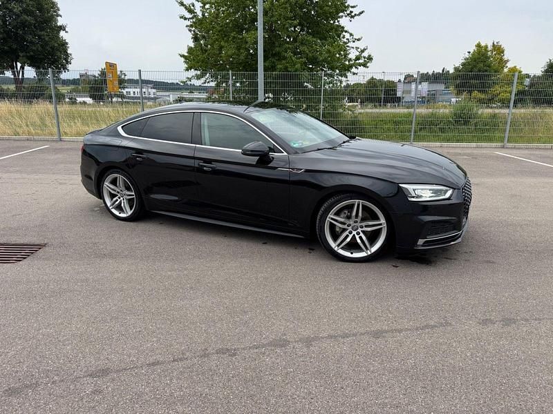 Schwarz Gebraucht 2018 Audi A5 Sportback Ambiente Kleinwagen | 21.499 € (Etwas zu teuer) - Bild 1/4