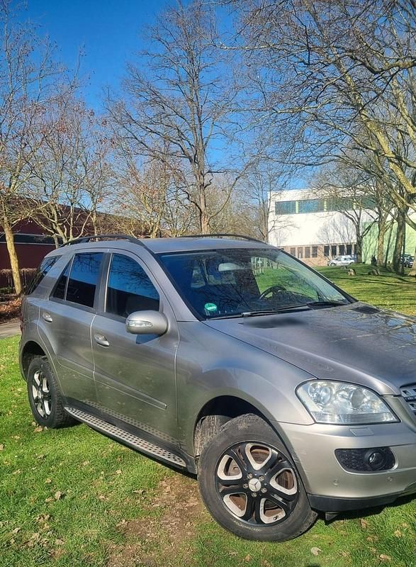 Gebraucht Mercedes ML280 190 PS (139 kW) 2006 Gold SUV