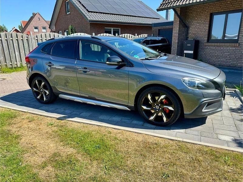Grau Gebraucht 2013 Volvo V40 CC Kombi | 10.800 € (Fairer Preis) - Bild 1/4