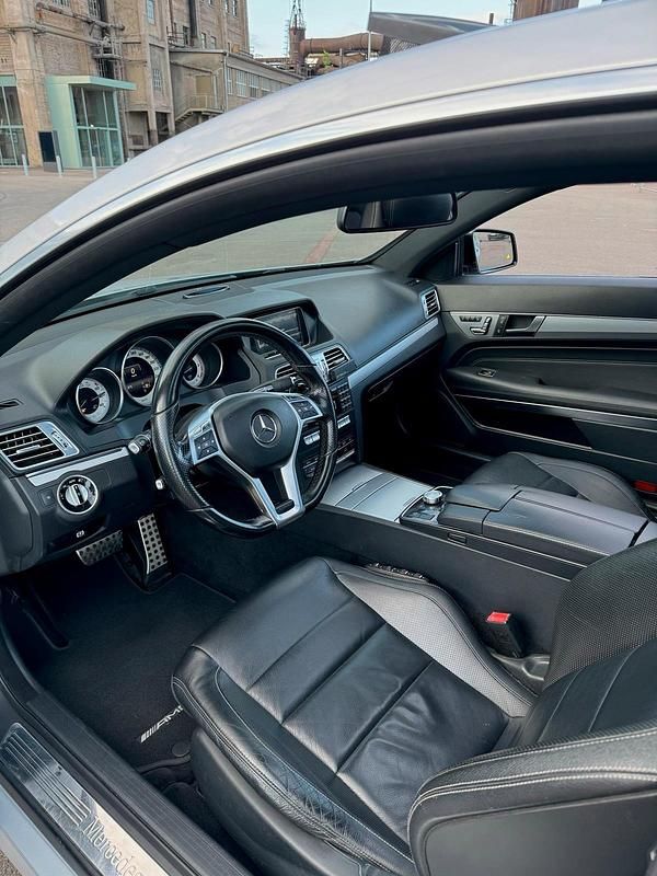 Gebraucht Mercedes E350 AMG line 252 PS (185 kW) 2013 Coupé