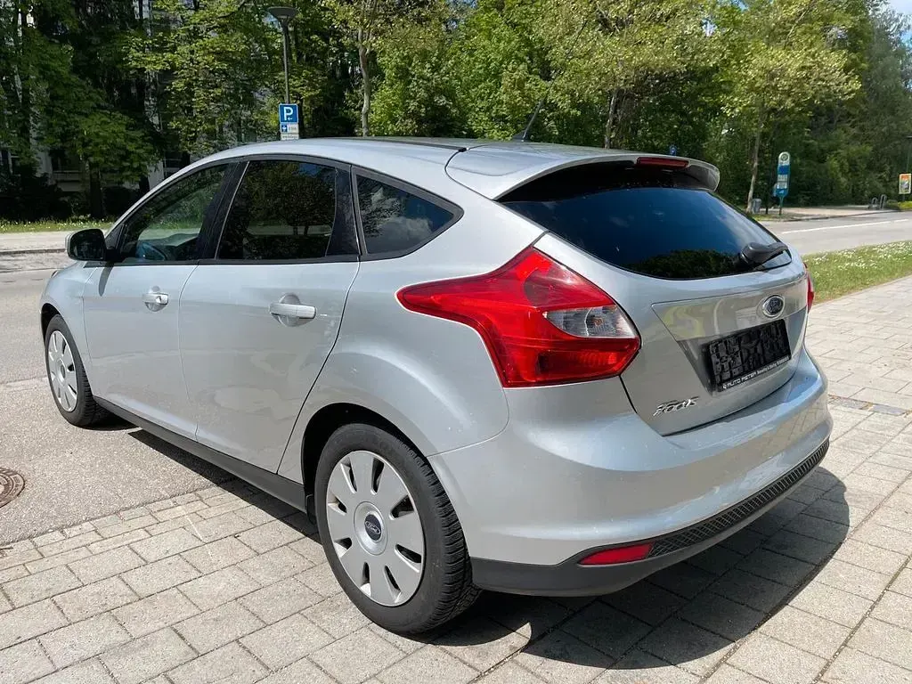 Usata Ford Focus Trend 125 CV (91 kW) 2011 Argento Berlina