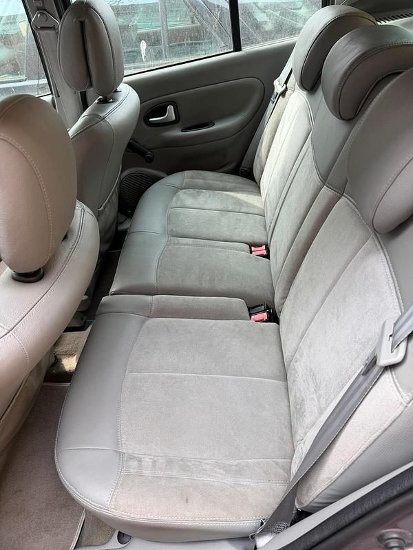 Gebraucht Renault Clio II Initiale Paris 98 PS (72 kW) 2002 Grau Kleinwagen