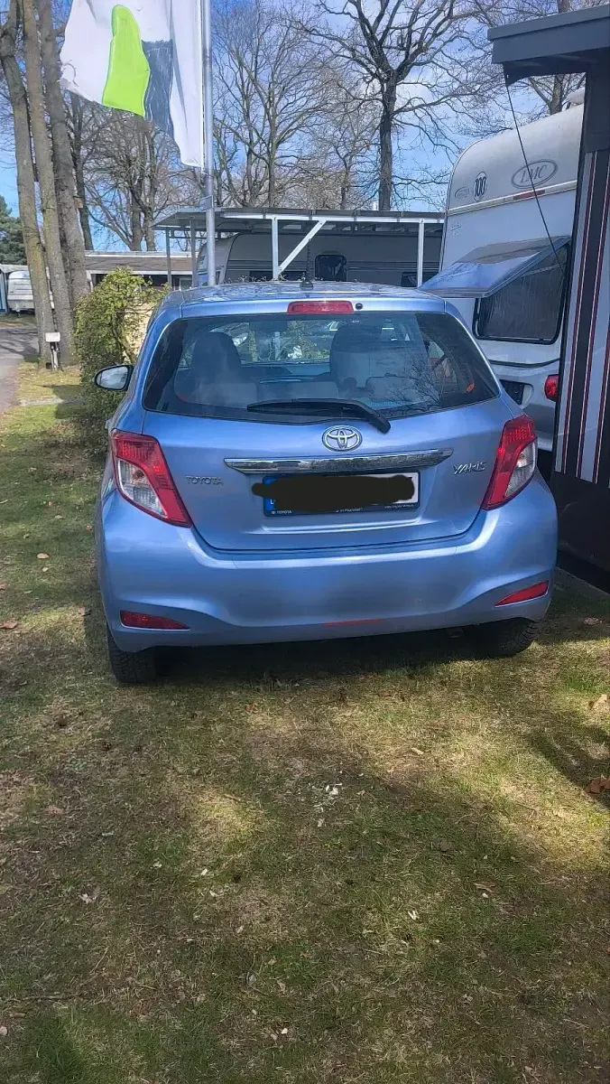 Używany Toyota Yaris 99 KM (72 kW) 2012 Niebieski Hatchback