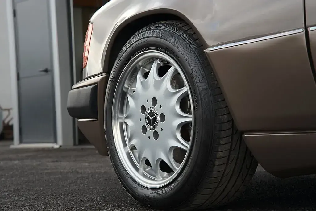 Gebraucht Mercedes 300 220 PS (161 kW) 1992 Braun Coupé