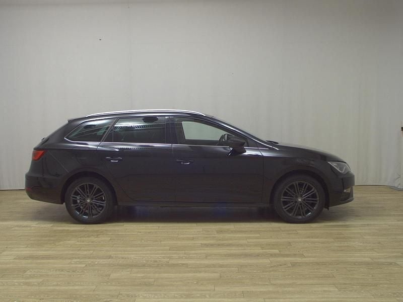 Mitternachtsschwarz Gebraucht 2019 Seat Leon ST XCELLENCE Kombi | 12.780 € (Guter Preis) - Bild 1/4