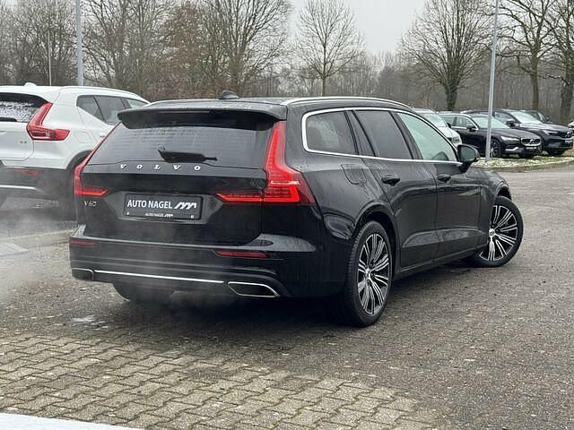 Gebraucht Volvo V60 Inscription 253 PS (186 kW) 2021 Black solid "stone" / solid Kombi