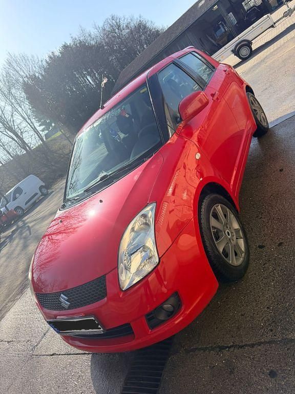Gebraucht Suzuki Swift 92 PS (67 kW) 2010 Rot Kleinwagen