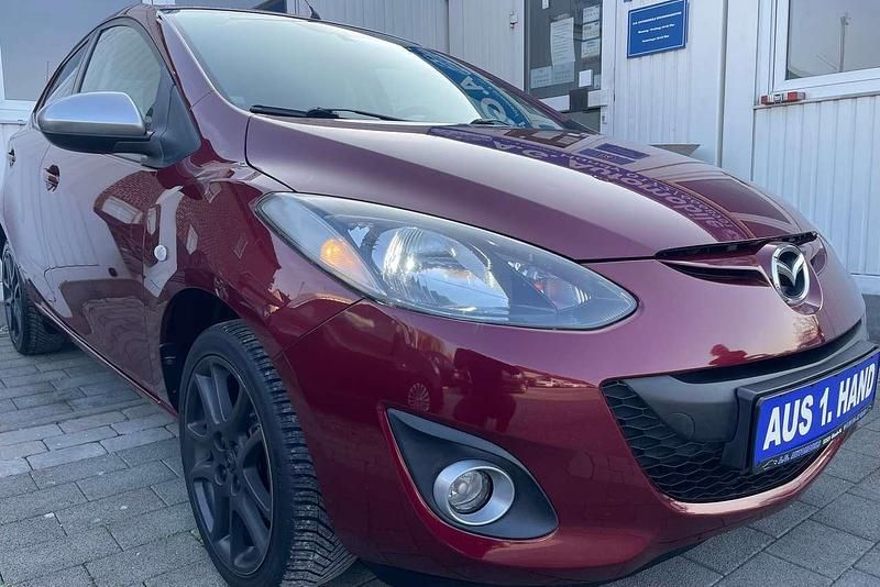 Amunrot metallic Gebraucht 2014 Mazda 2 Sendo Kleinwagen | 7.980 € (Fairer Preis) - Bild 1/4