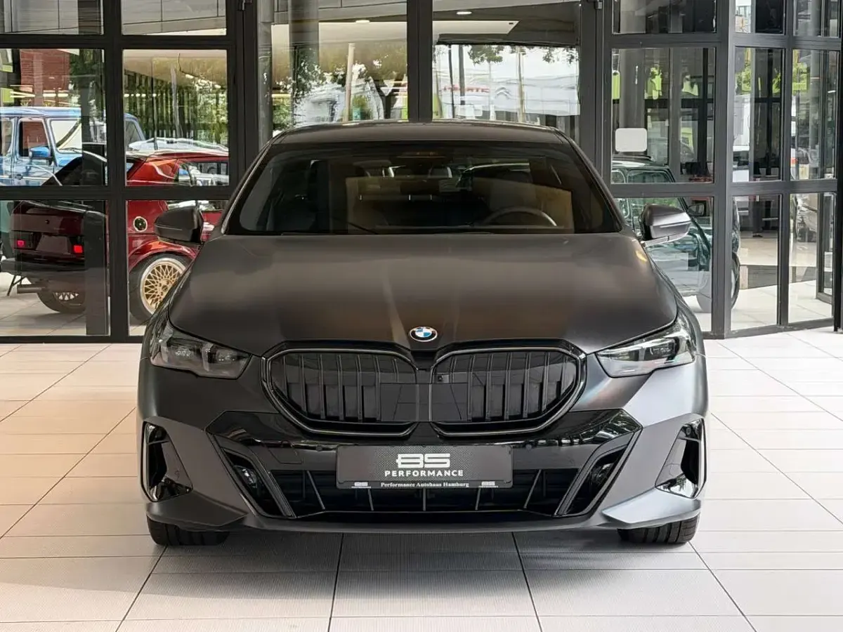 Gebraucht BMW 540 M Sport 303 PS (222 kW) 2025 Grau Limousine