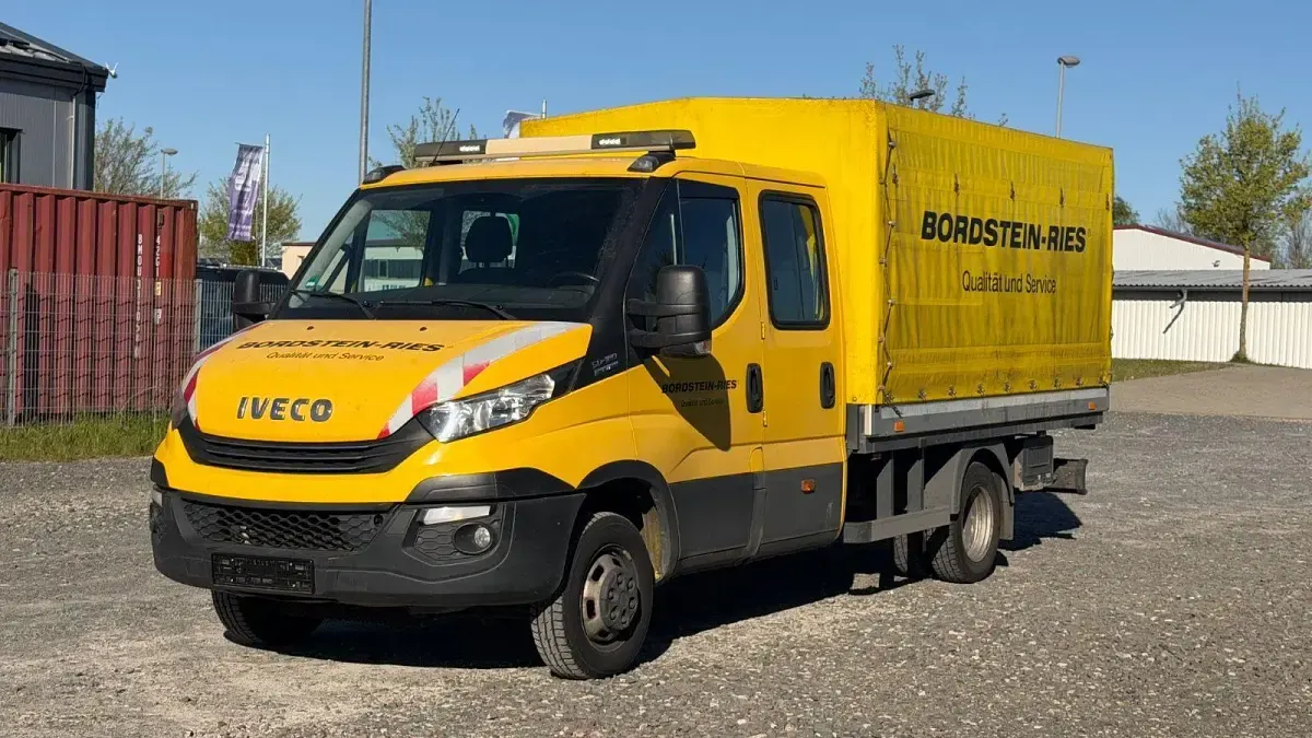 Używany Iveco Daily 179 KM (131 kW) 2017 Żółty Sedan/Limuzyna