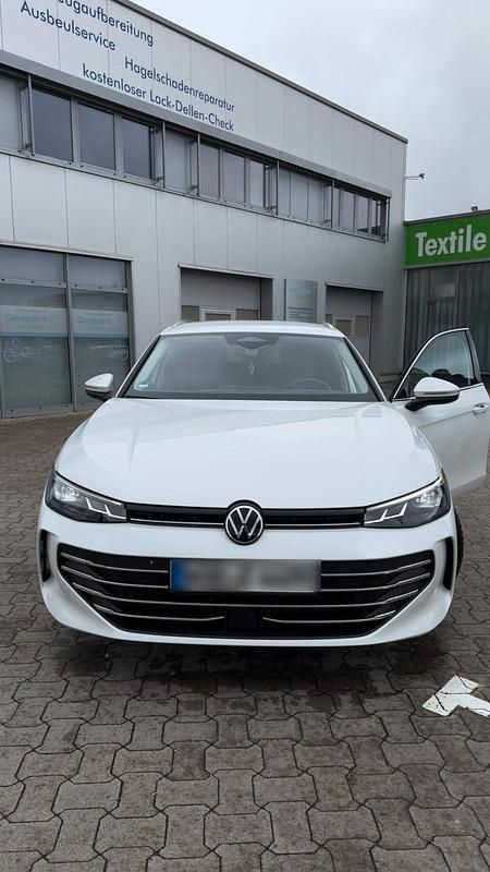 Gebraucht VW Passat Business+ 150 PS (110 kW) 2024 Weiß Kombi