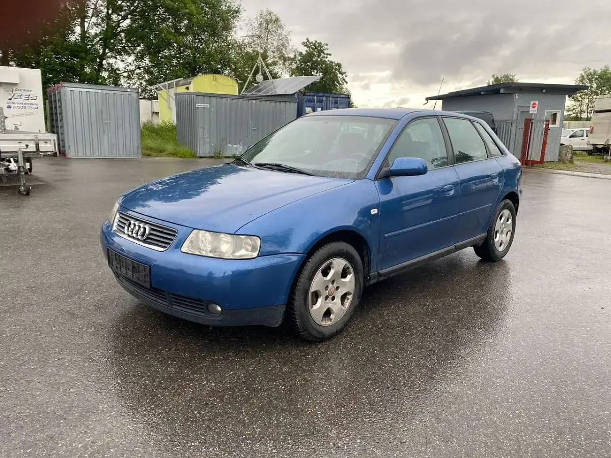 Gebraucht Audi A3 Ambiente 102 PS (75 kW) 2001 Blau Kleinwagen