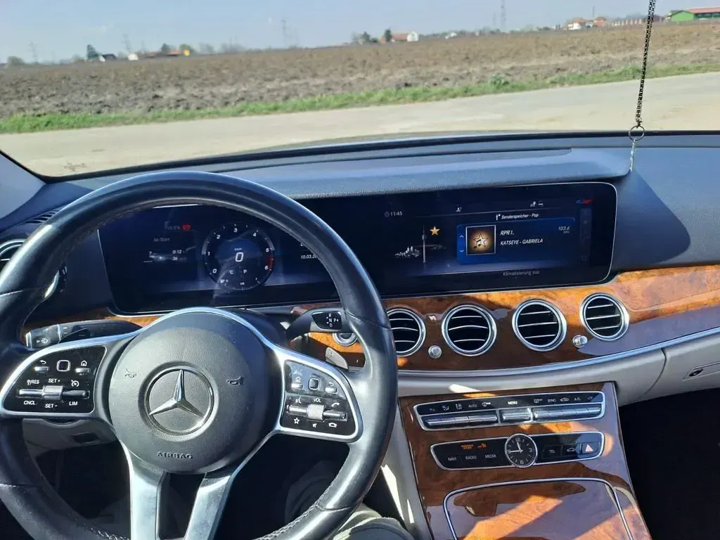 Gebraucht Mercedes E350 286 PS (210 kW) 2019 Blau Limousine