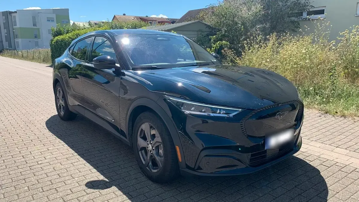 Używany Ford Mustang Mach-E Basis 197 kW (269 KM) 2023 Czarny SUV