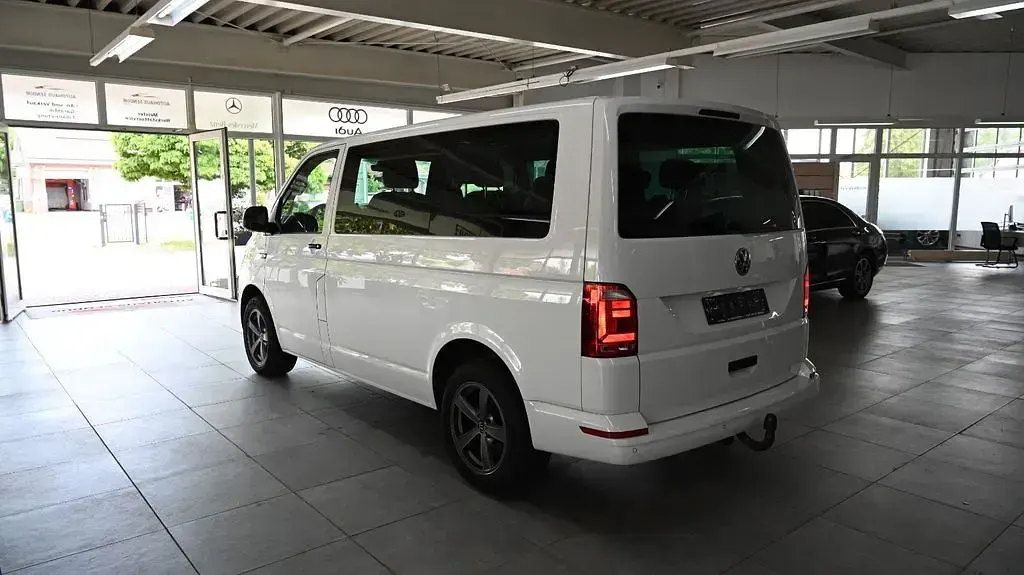 Gebraucht VW Multivan Trendline 150 PS (110 kW) 2016 Weiß Van / Kleinbus