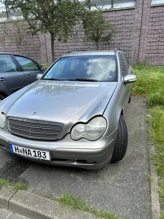 Gebraucht Mercedes C220 Classic 143 PS (105 kW) 2003 Beige Limousine