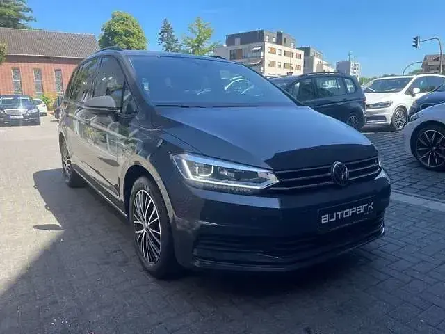 Gebraucht VW Touran Business 150 PS (110 kW) 2025 Grau Van / Kleinbus