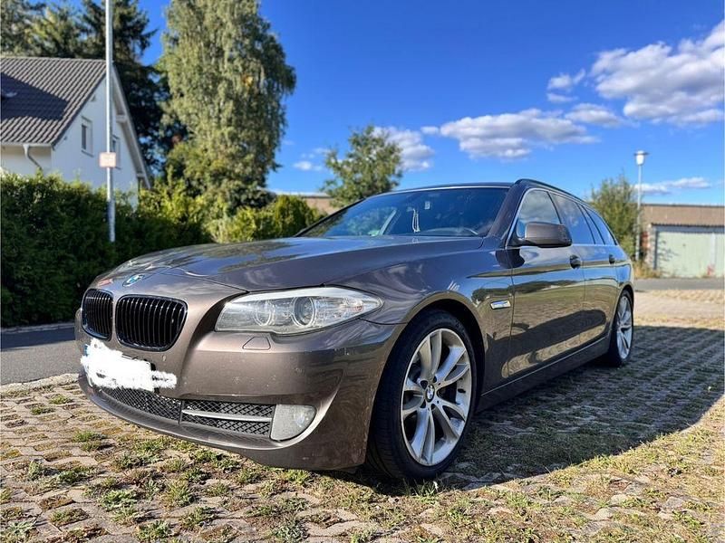 Braun Gebraucht 2011 BMW 520 Performance Kombi | 5.450 € (Teuer) - Bild 1/4