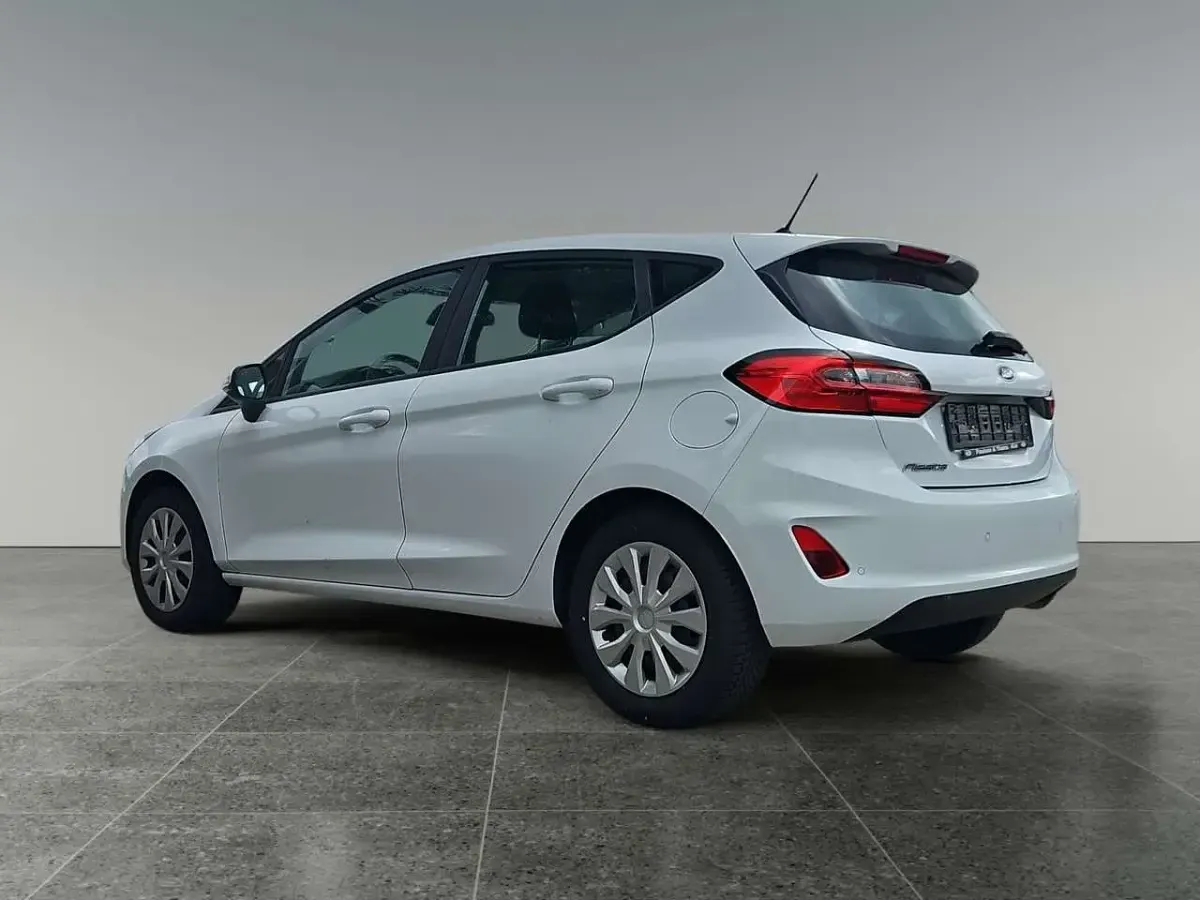 Gebraucht Ford Fiesta Cool & Connect 75 PS (55 kW) 2023 Frostweiß Kleinwagen