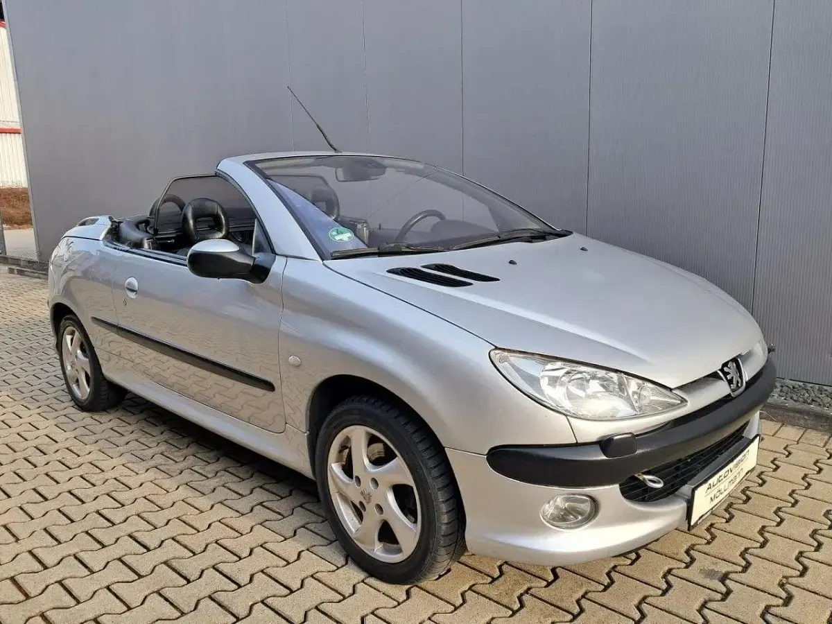 Gebraucht Peugeot 206 CC Platinum 109 PS (80 kW) 2002 Grau Cabrio