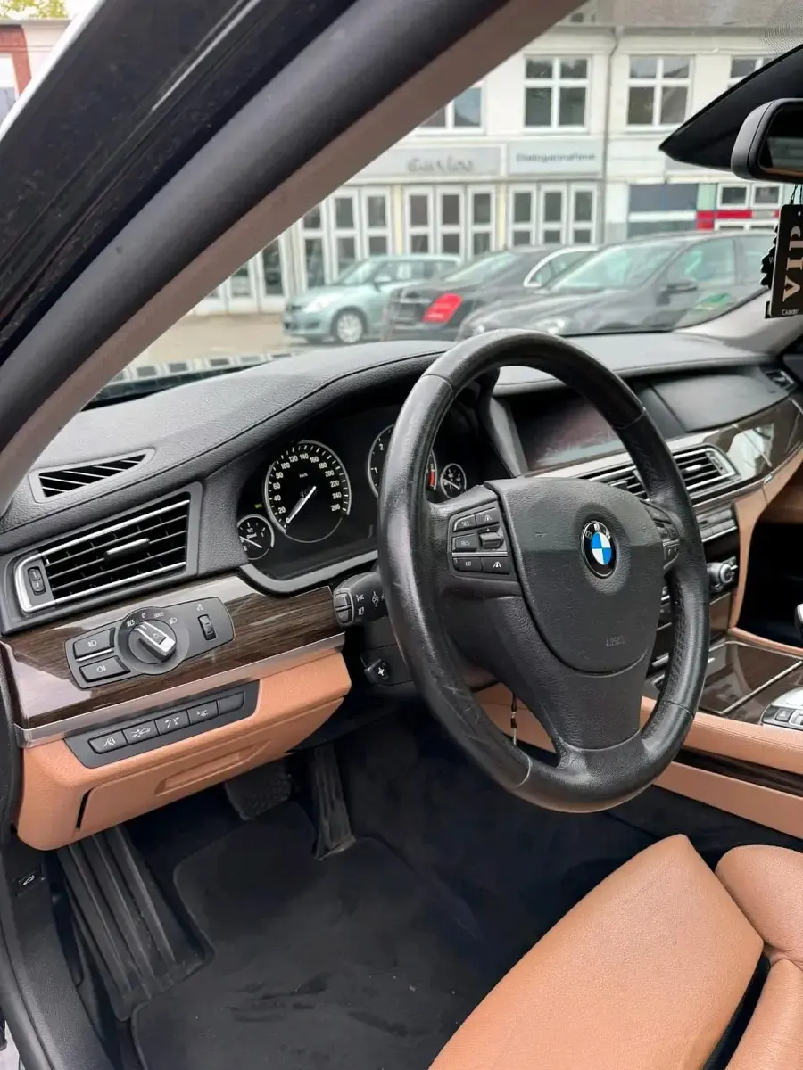 Gebraucht BMW 740 306 PS (225 kW) 2011 Schwarz Limousine