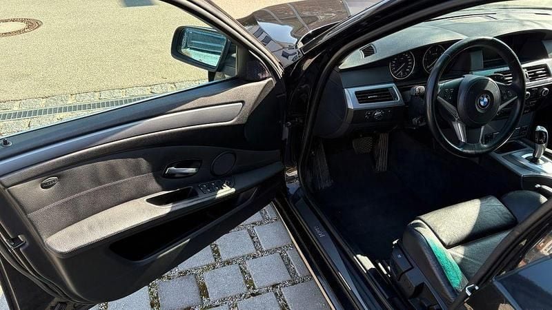 Second-hand BMW 525 197 CP (144 kW) 2007 Negru Break