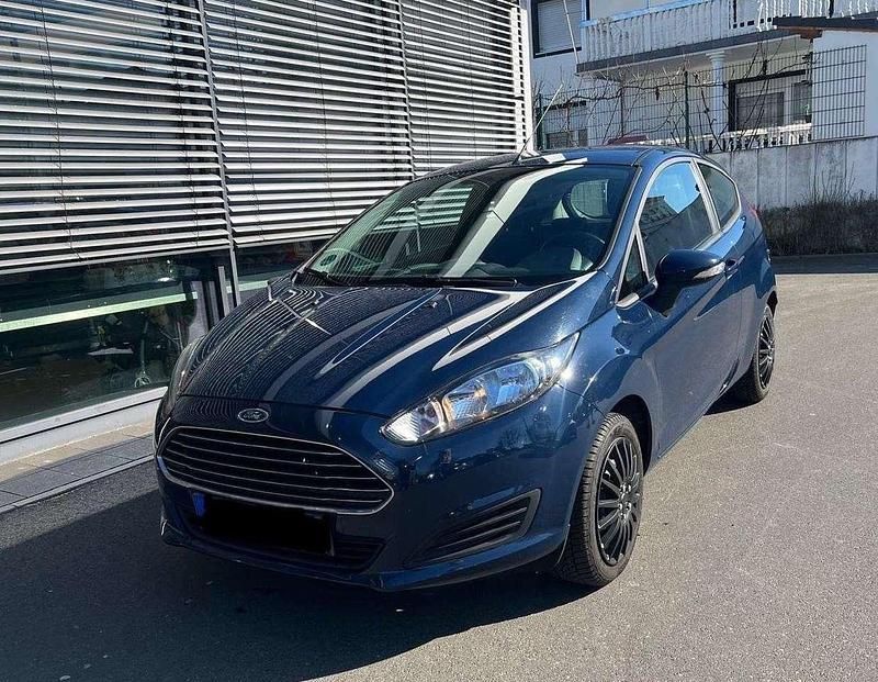 Gebraucht Ford Fiesta Trend 101 PS (74 kW) 2014 Blazerblau Kleinwagen