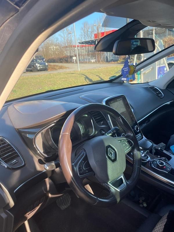 Usado Renault Espace 160 HP (117 kW) 2017 Andere farben Monovolume