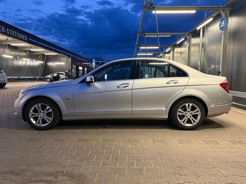 Gebraucht Mercedes C180 156 PS (114 kW) 2009 Silber Limousine