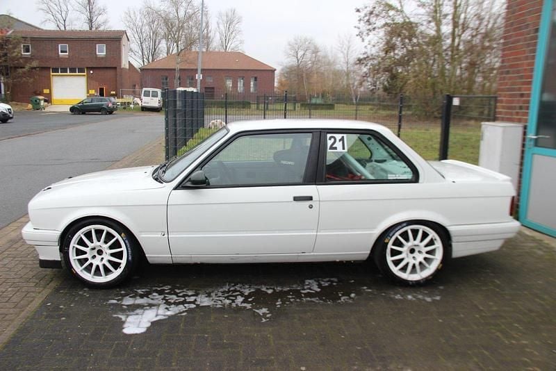 Gebraucht BMW 325 Basis 190 PS (139 kW) 1989 Weiß Limousine