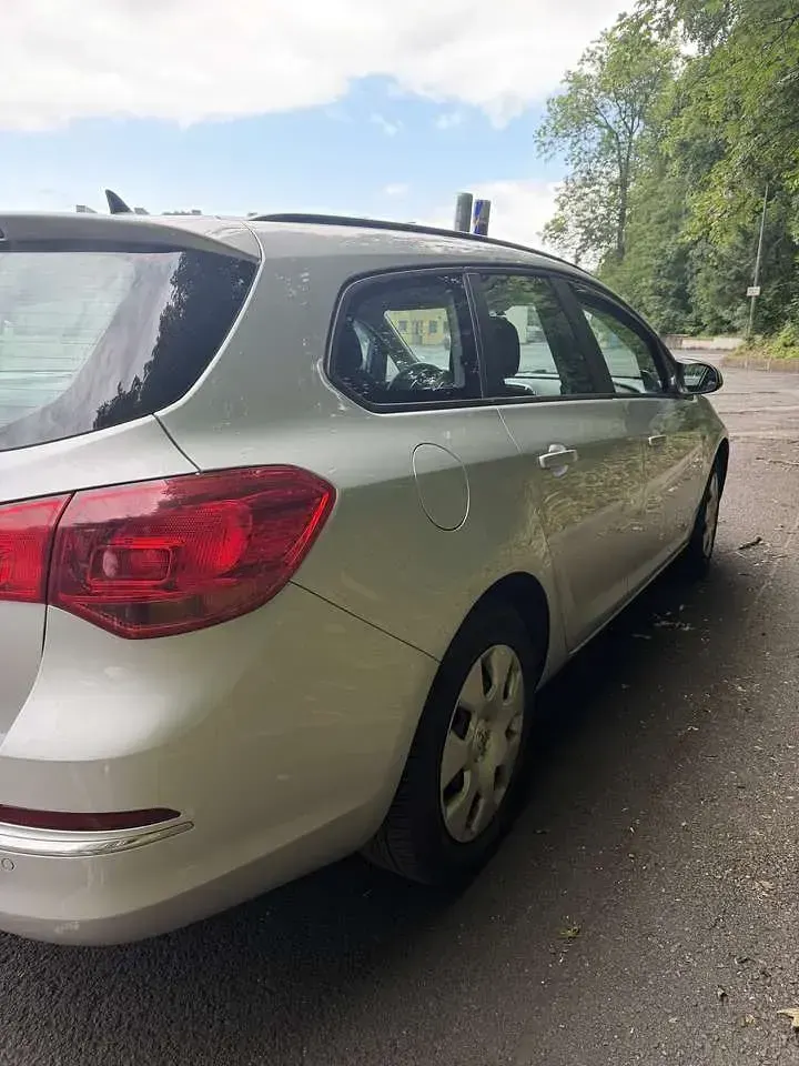 Gebraucht Opel Astra Style 110 PS (80 kW) 2015 Silber Kombi