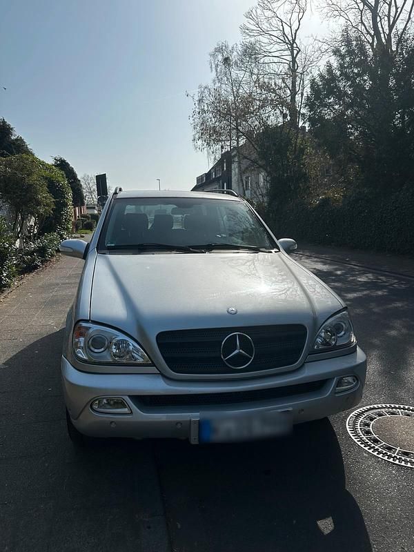 Gebraucht Mercedes ML270 163 PS (119 kW) 2004 Silber SUV