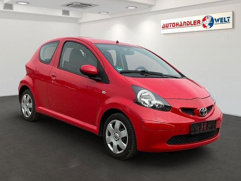 Gebraucht Toyota Aygo 68 PS (50 kW) 2008 Rot Kleinwagen
