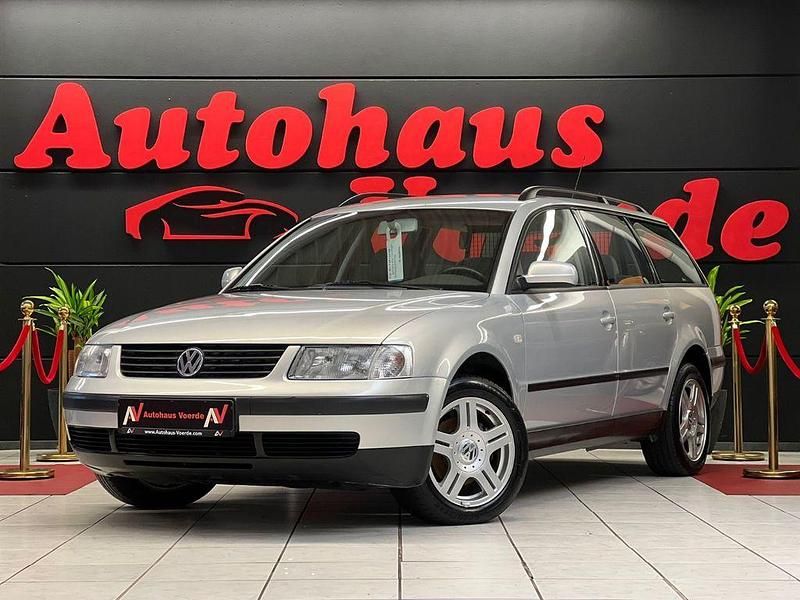 Silber Gebraucht 2000 VW Passat Comfortline Kombi | 12.990 € - Bild 1/4