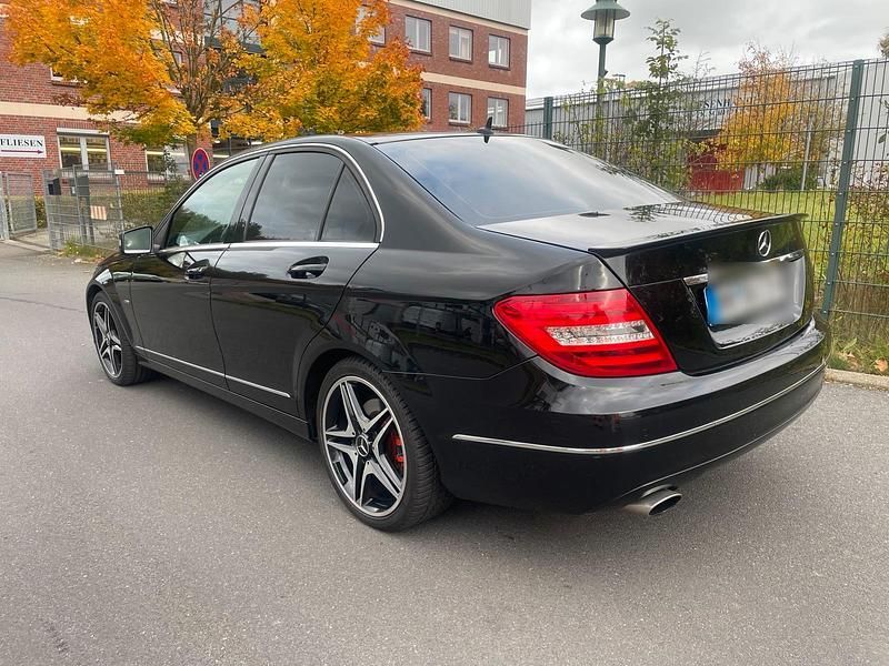 Schwarz Gebraucht 2012 Mercedes C250 Limousine | 9.500 € - Bild 1/4