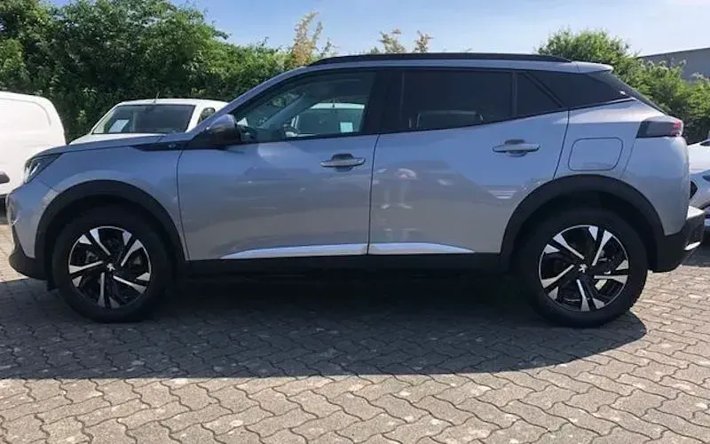 Gebraucht Peugeot e-2008 Allure+ 100 kW (136 PS) 2021 Grau SUV