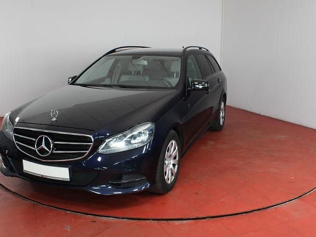Dunkelblau (metallic) Gebraucht 2015 Mercedes E220 Kombi | 10.950 € (Guter Preis) - Bild 1/4