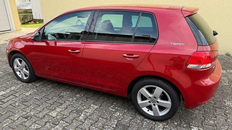 Gebraucht VW Golf VI Team 105 PS (77 kW) 2011 Orange Kleinwagen