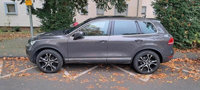Braun Gebraucht 2012 VW Touareg SUV | 13.000 € (Superpreis) - Bild 1/4