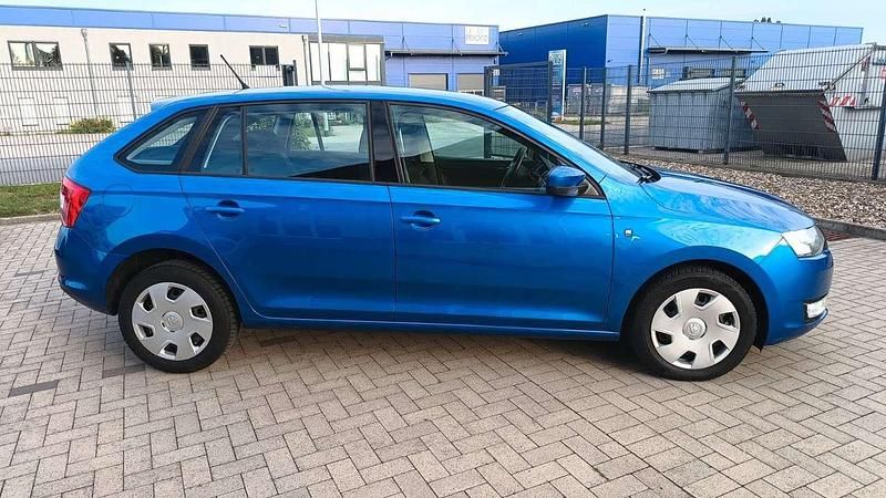Gebraucht Skoda Rapid 105 PS (77 kW) 2013 Raceblau metallic Kleinwagen